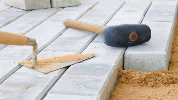 Технология укладки тротуарной плитки и брусчатки на песок своими руками