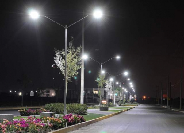
          
          Газоразрядные и светодиодные лампы для улиц и промышленных помещений - сравнение, достоинства и недостатки
  




